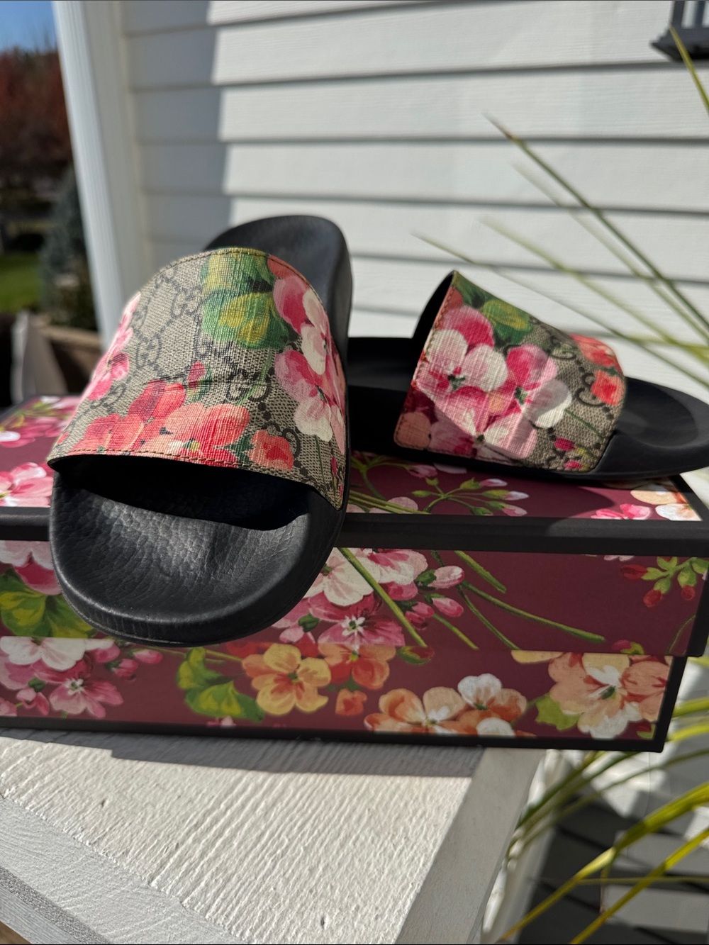 EUC Women’s Gucci Floral Slides 9